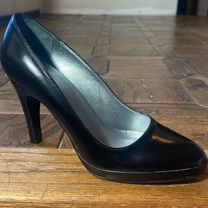 Max De Carlo Black Patent Leather Pumps 6 B